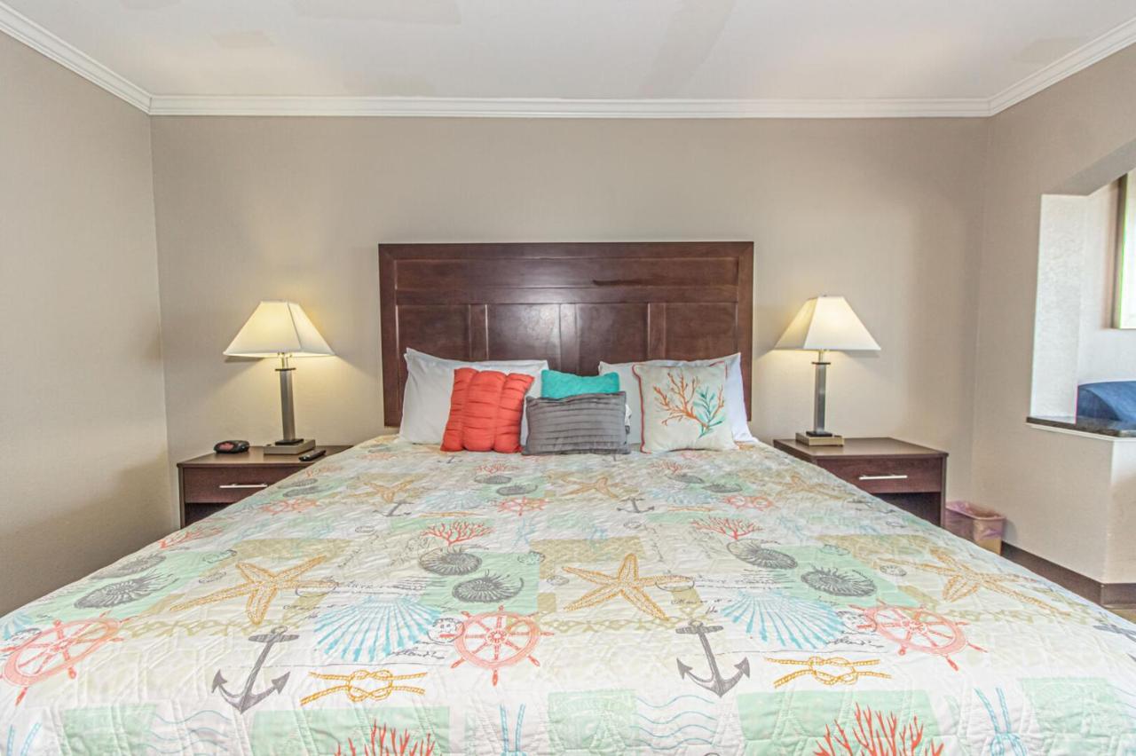 Ocean View King Suite With Modern Decor And Accents - Caravelle Resort 605 Sleeps 4 Guests Myrtle Beach Extérieur photo